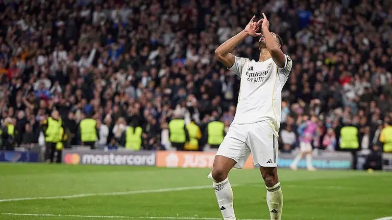 貝靈厄姆進(jìn)球后做出飲酒的手勢(shì)慶祝