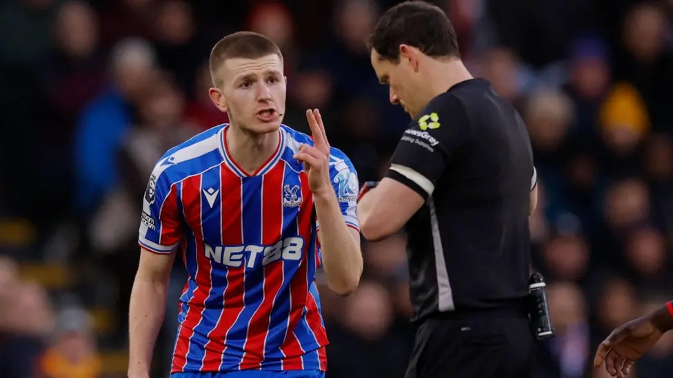 水晶宮在亞當&middot;沃頓被罰下后，以10人應(yīng)戰(zhàn)切爾西，最終輸?shù)袅吮荣悺? /></p>
<p>溫州溫網(wǎng)<a href=