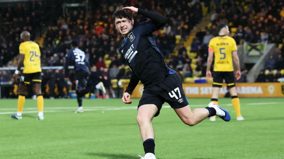 邁基·摩爾的進(jìn)球?yàn)橛悟T兵隊(duì)贏得了一分