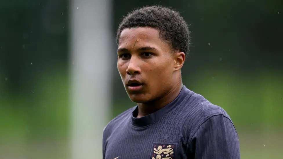 阿賈伊&middot;塔瓦雷斯本賽季一直在為諾維奇U18隊(duì)效力