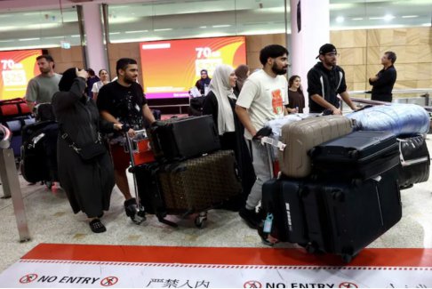 滯留伊朗戰(zhàn)爭(zhēng)中的美國(guó)人稱美國(guó)“沒(méi)有提供任何幫助