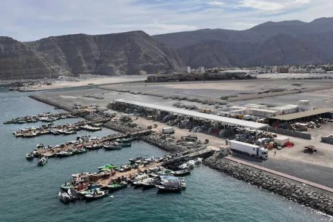 美軍5000磅掩體克星炸彈襲擊霍爾木茲海峽附近伊朗導(dǎo)