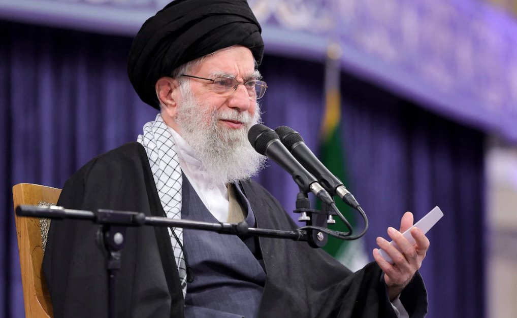 在阿亞圖拉&middot;魯霍拉&middot;霍梅尼去世后，阿里&middot;哈梅內(nèi)伊似乎不太可能成為最高領(lǐng)袖。