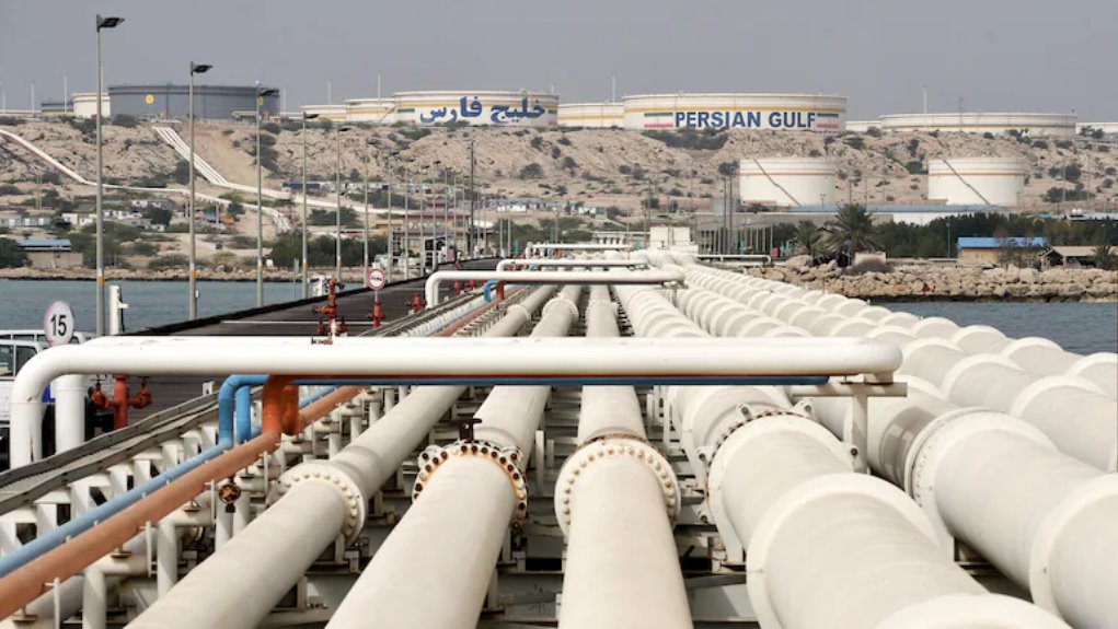 目前，伊朗每天生產(chǎn)約310萬桶原油。