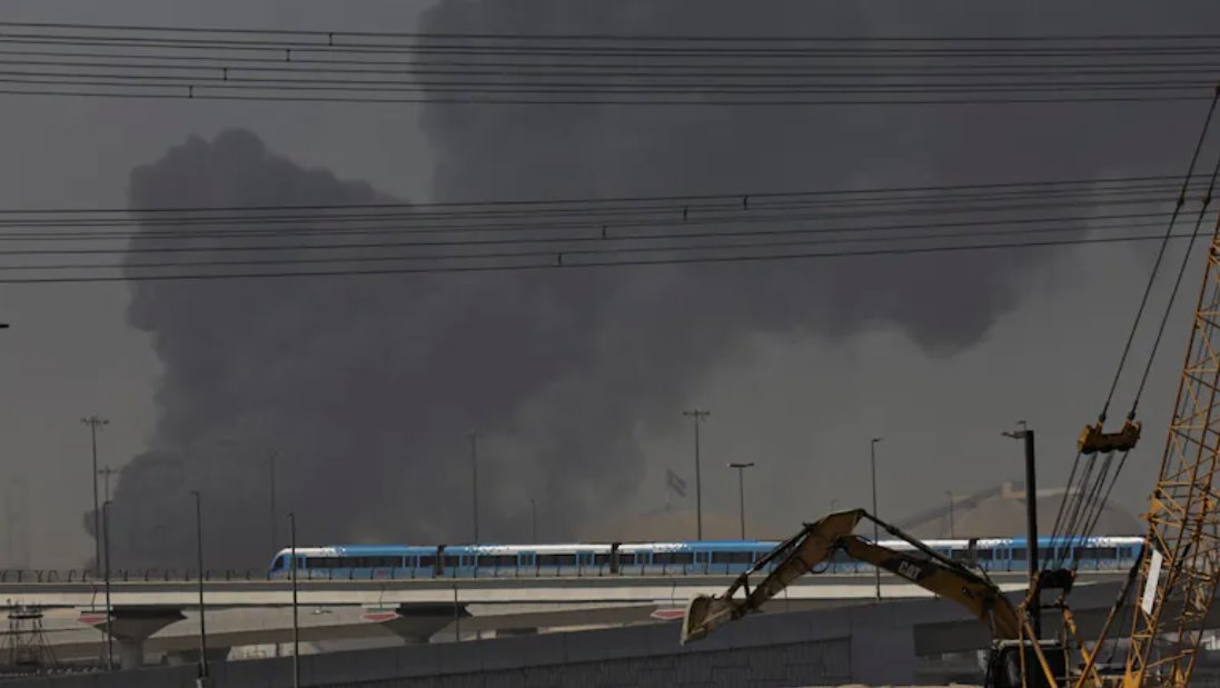 黃金通常通過客機的貨艙運輸
