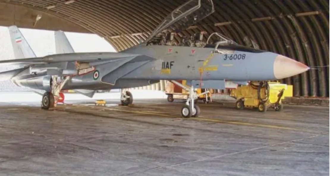 F-14&ldquo;雄貓&rdquo;戰(zhàn)機(jī)是冷戰(zhàn)時(shí)期美國(guó)制造的一款戰(zhàn)斗機(jī)，2006年退役，由F-18戰(zhàn)斗機(jī)取代。