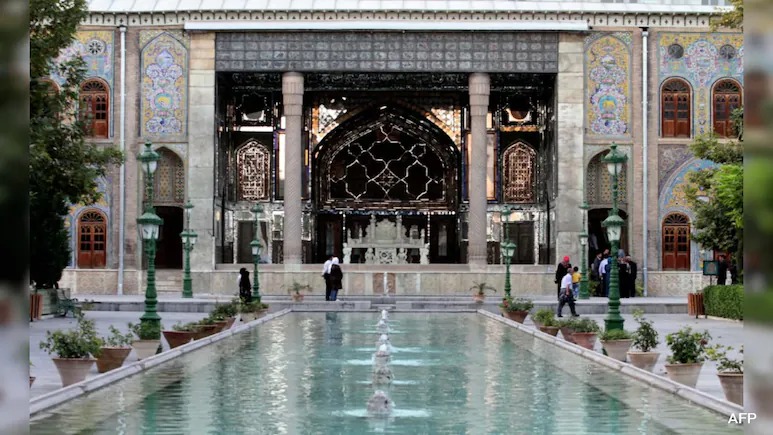 在德黑蘭，美以聯(lián)合空襲破壞了被聯(lián)合國教科文組織列為世界遺產(chǎn)的戈勒斯坦宮。