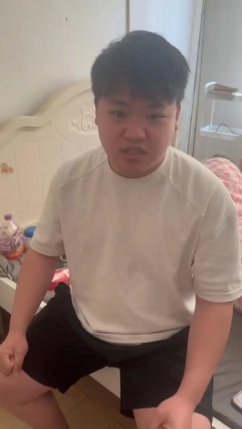 梅姨落網(wǎng) 被拐兒童鐘彬：激動(dòng)到吐了